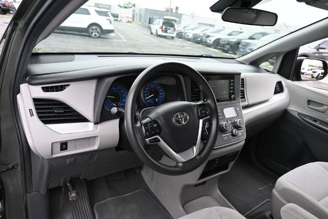 Used 2020 Toyota Sienna L FWD image 17