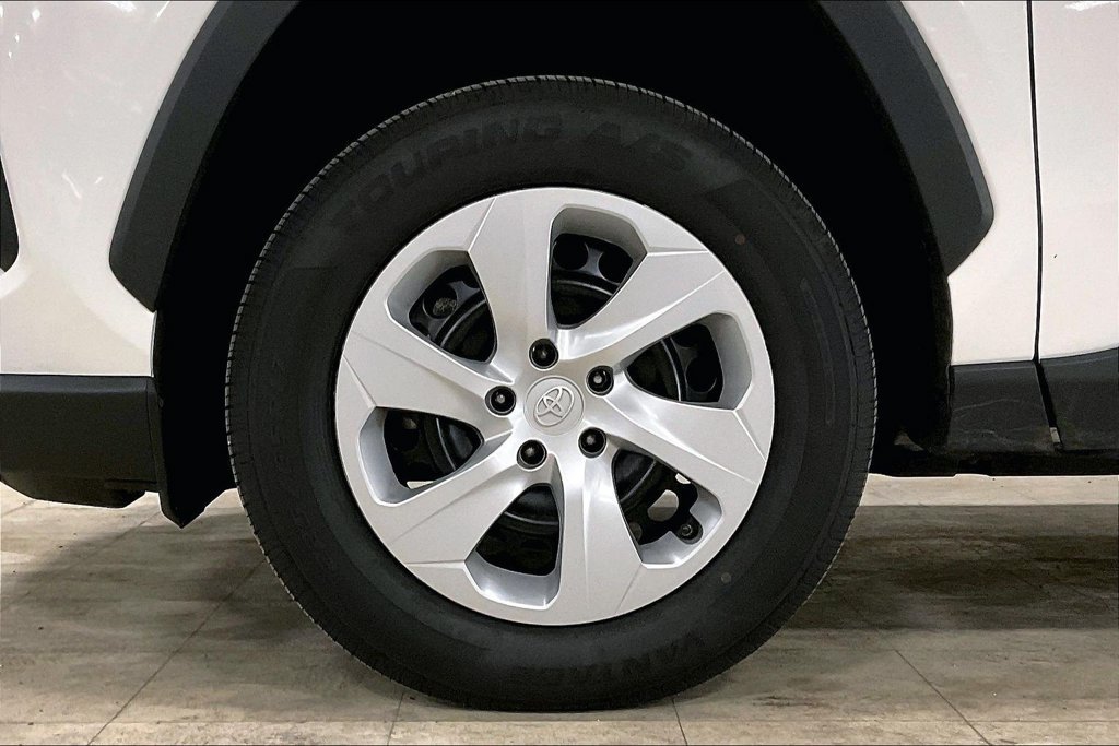 Used 2025 Toyota RAV4 LE AWD/4WD image 9