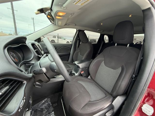 Used 2019 Jeep Cherokee Latitude w/ Popular Appearance Group image 15