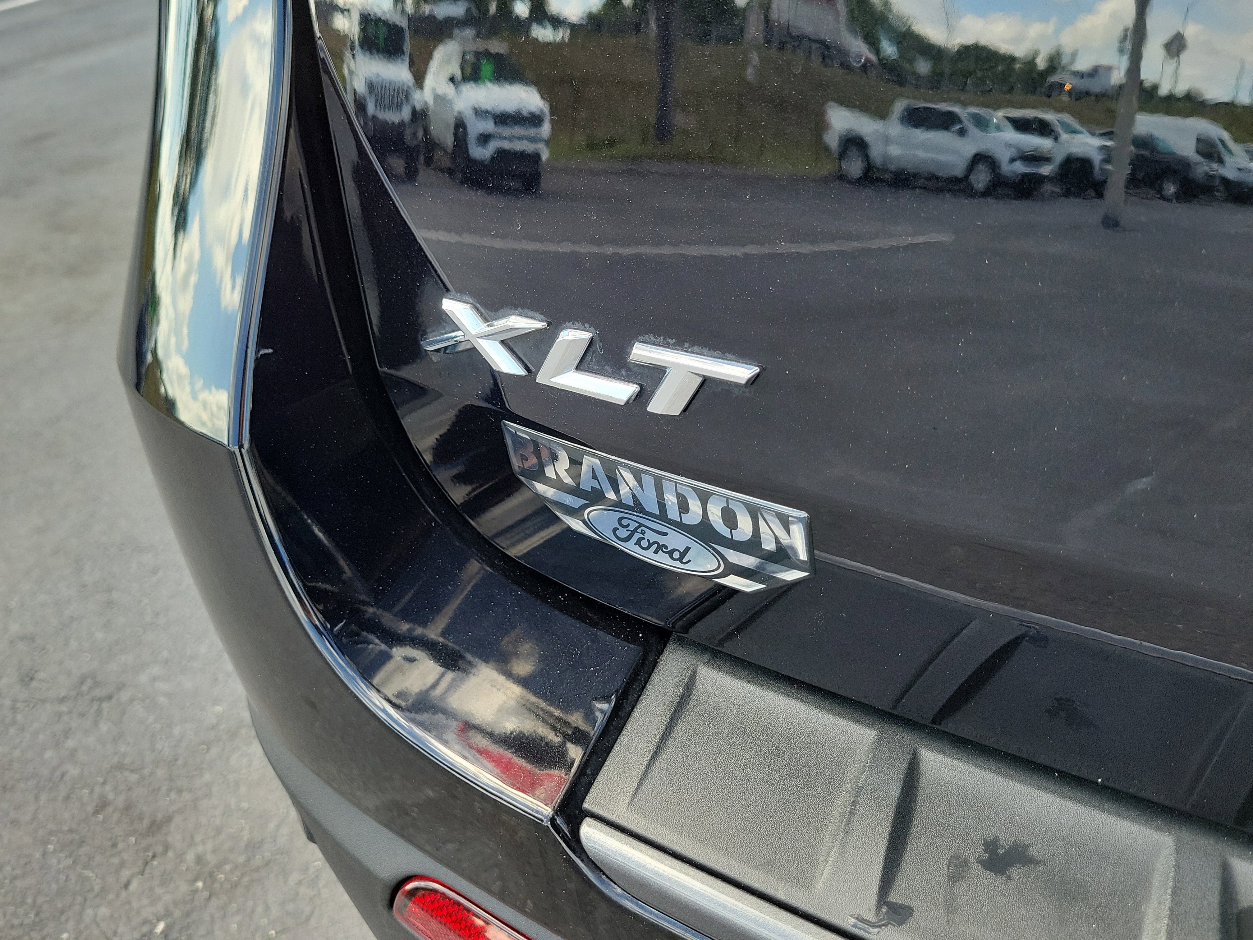 Certified 2023 Ford Explorer XLT w/ Equipment Group 202A AWD/4WD image 9