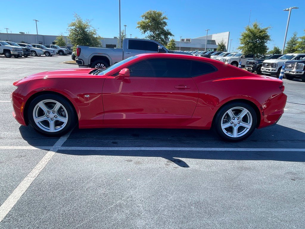 Used 2019 Chevrolet Camaro LT RWD image 4