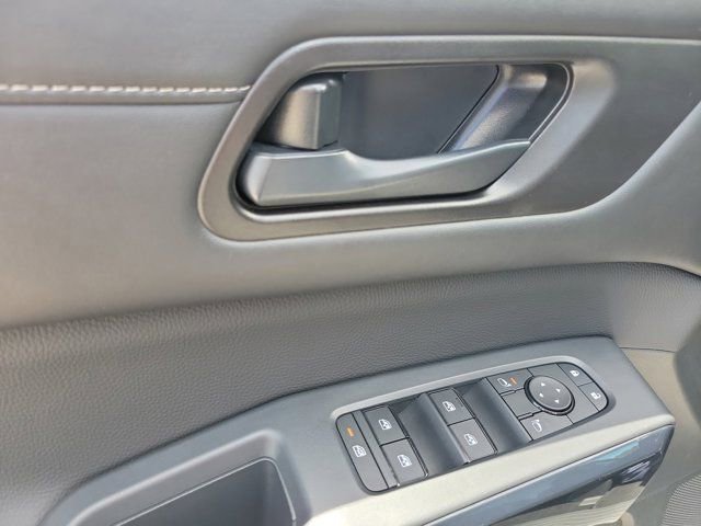 Used 2025 Nissan Pathfinder S FWD image 22