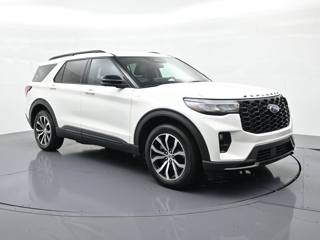 Certified 2025 Ford Explorer ST-Line AWD/4WD image 4