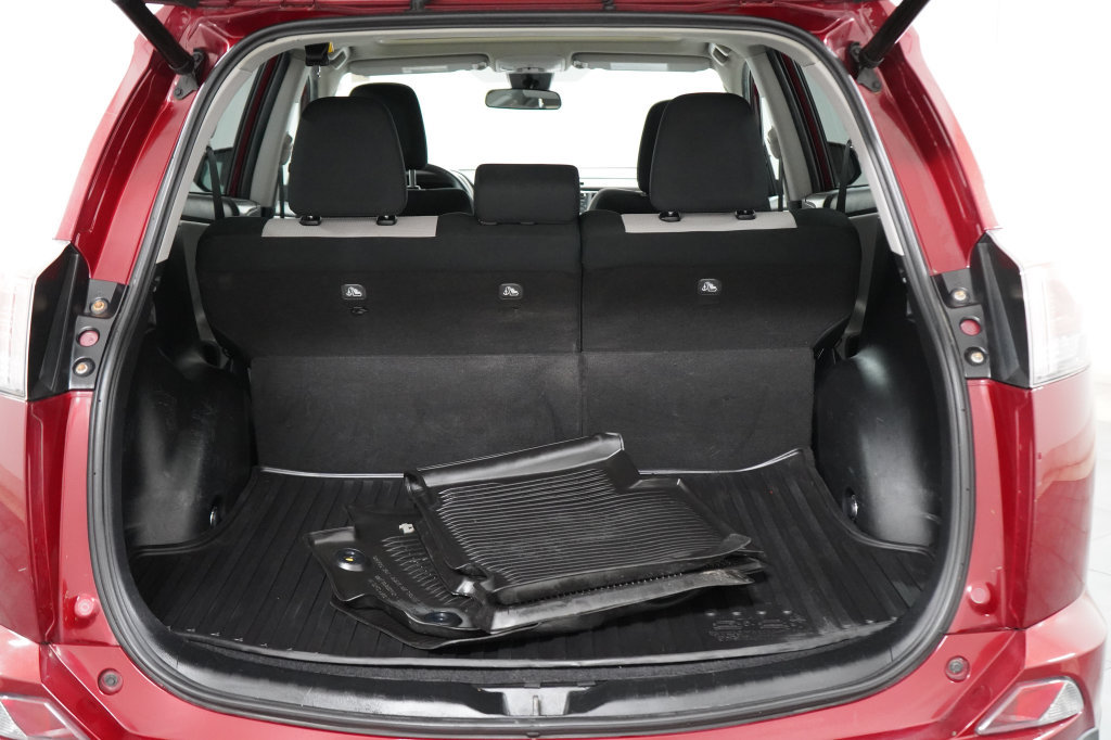 Used 2018 Toyota RAV4 XLE AWD/4WD image 34