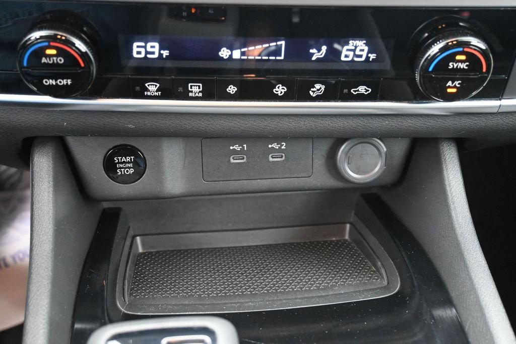Used 2024 Nissan Rogue SV FWD image 12