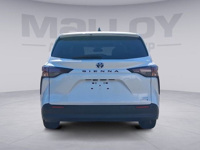 Used 2023 Toyota Sienna XLE FWD image 4