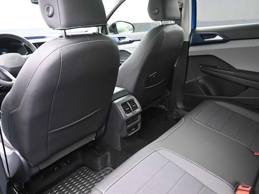 Used 2024 Volkswagen Taos SE w/ Panoramic Sunroof Package image 26