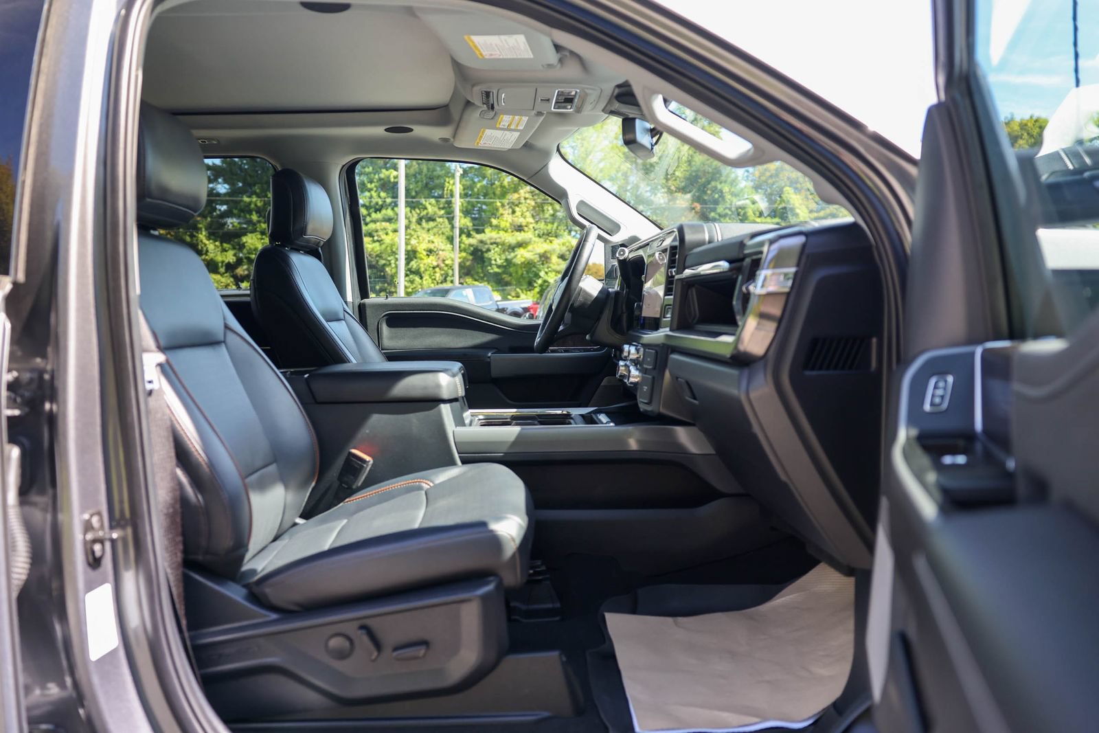 Certified 2025 Ford F250 Lariat w/ Lariat Ultimate Package AWD/4WD image 9