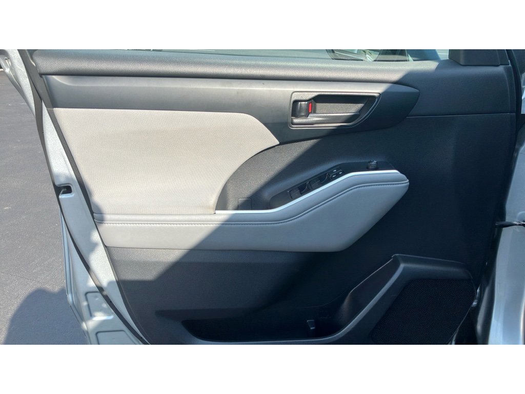 Used 2021 Toyota Highlander LE w/ Protection Package #3 (TMS) image 19