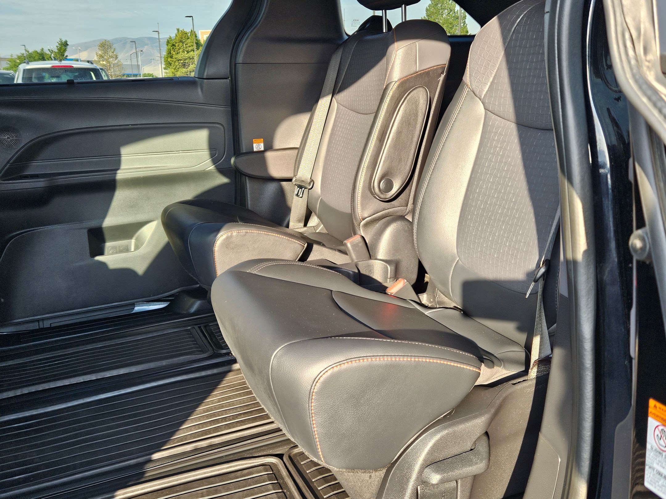 Used 2022 Toyota Sienna XSE AWD/4WD image 30