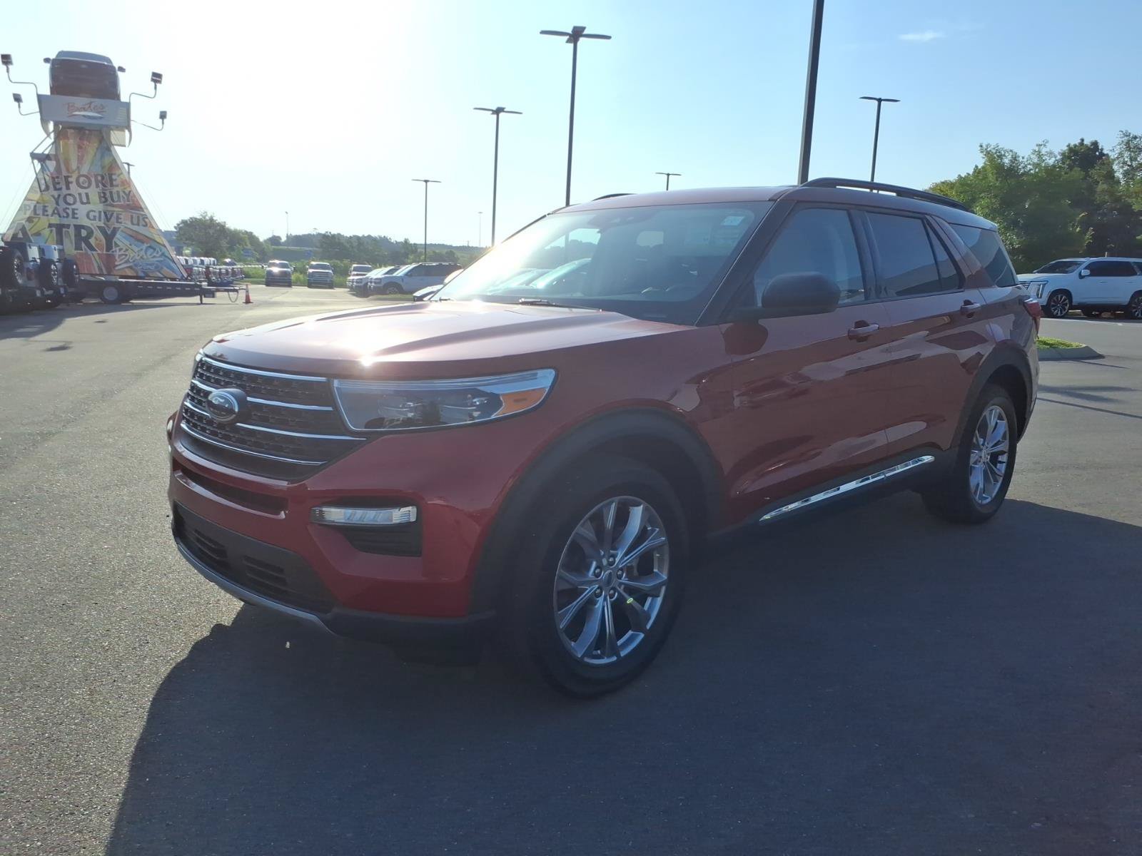 Certified 2021 Ford Explorer XLT w/ Equipment Group 202A AWD/4WD image 7