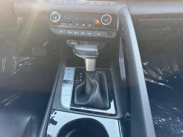 Used 2024 Hyundai Elantra Limited FWD image 17