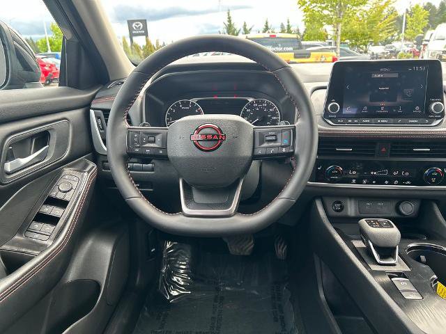 Used 2025 Nissan Rogue SV AWD/4WD image 12