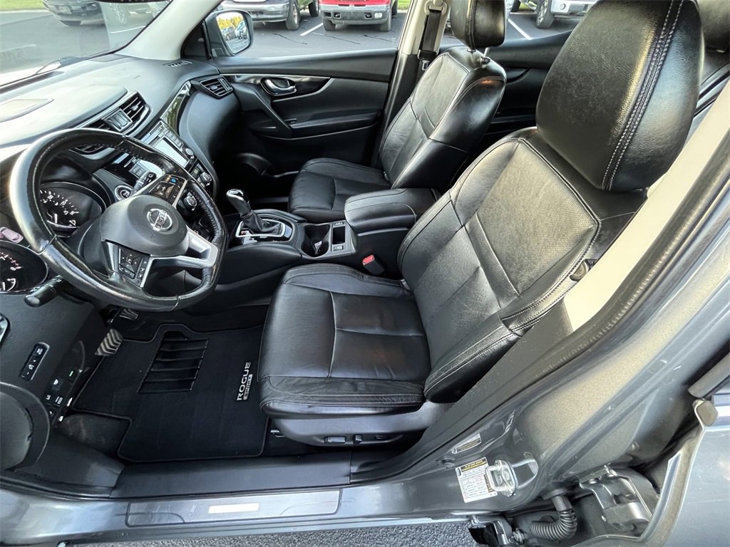 Used 2019 Nissan Rogue Sport SL w/ Premium Package image 12