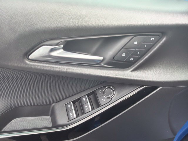 Used 2025 Chevrolet Equinox RS w/ Safety and Technology Package AWD/4WD image 15