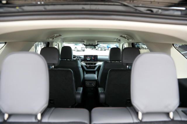 Certified 2025 Ford Explorer Active w/ Active Comfort Package AWD/4WD image 14