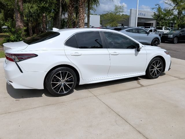 Used 2022 Toyota Camry SE FWD image 4