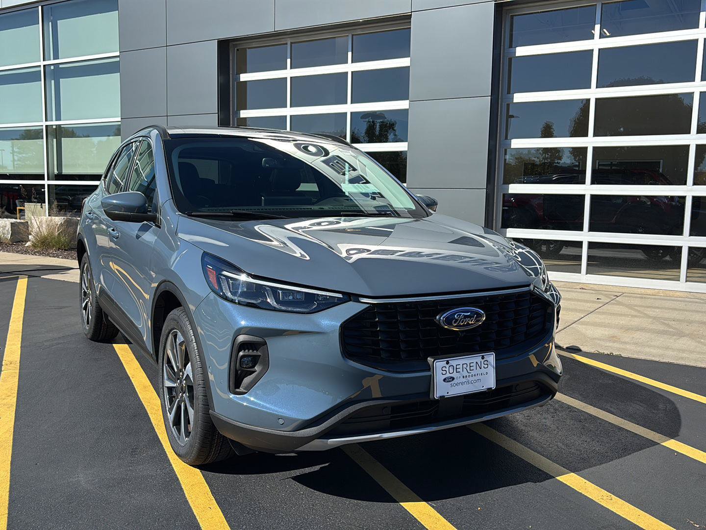 Certified 2024 Ford Escape Platinum w/ Premium Technology Package AWD/4WD image 4