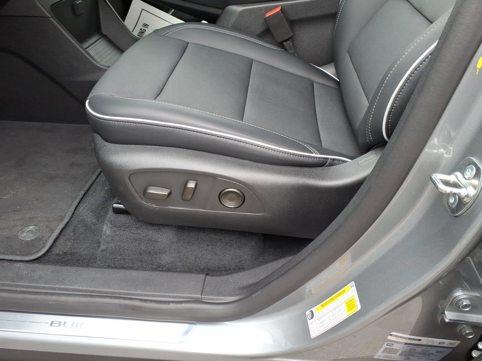 Used 2025 Buick Enclave Preferred image 11