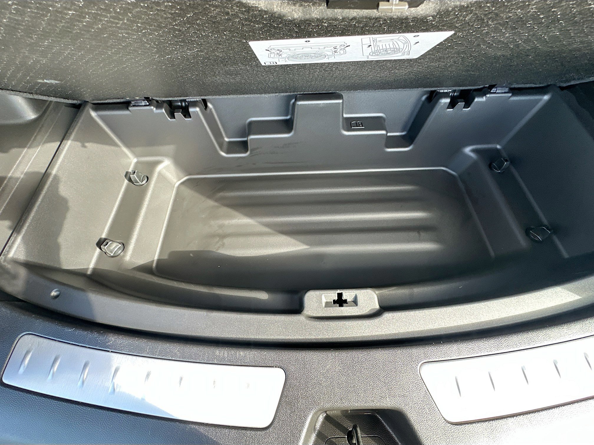 Used 2024 Buick Enclave Essence image 32