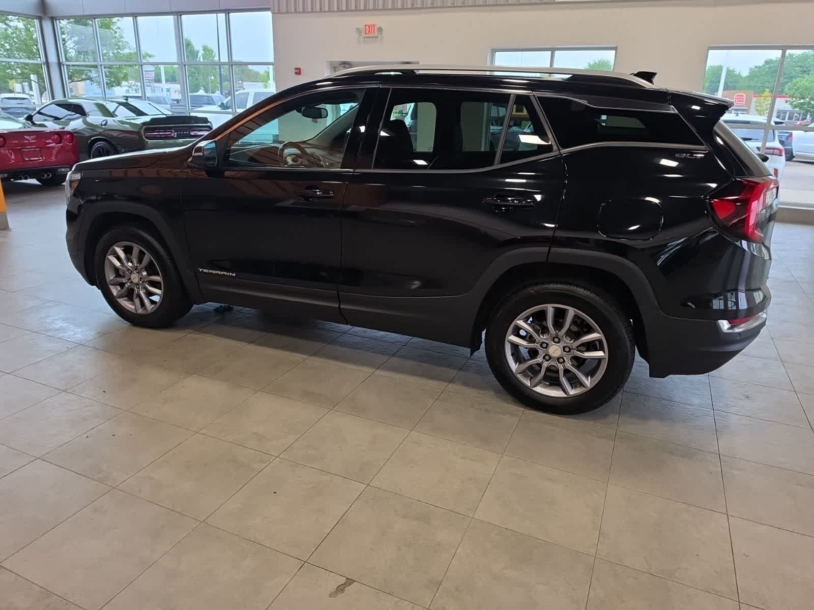 Used 2022 GMC Terrain SLT w/ Infotainment Package II AWD/4WD image 15