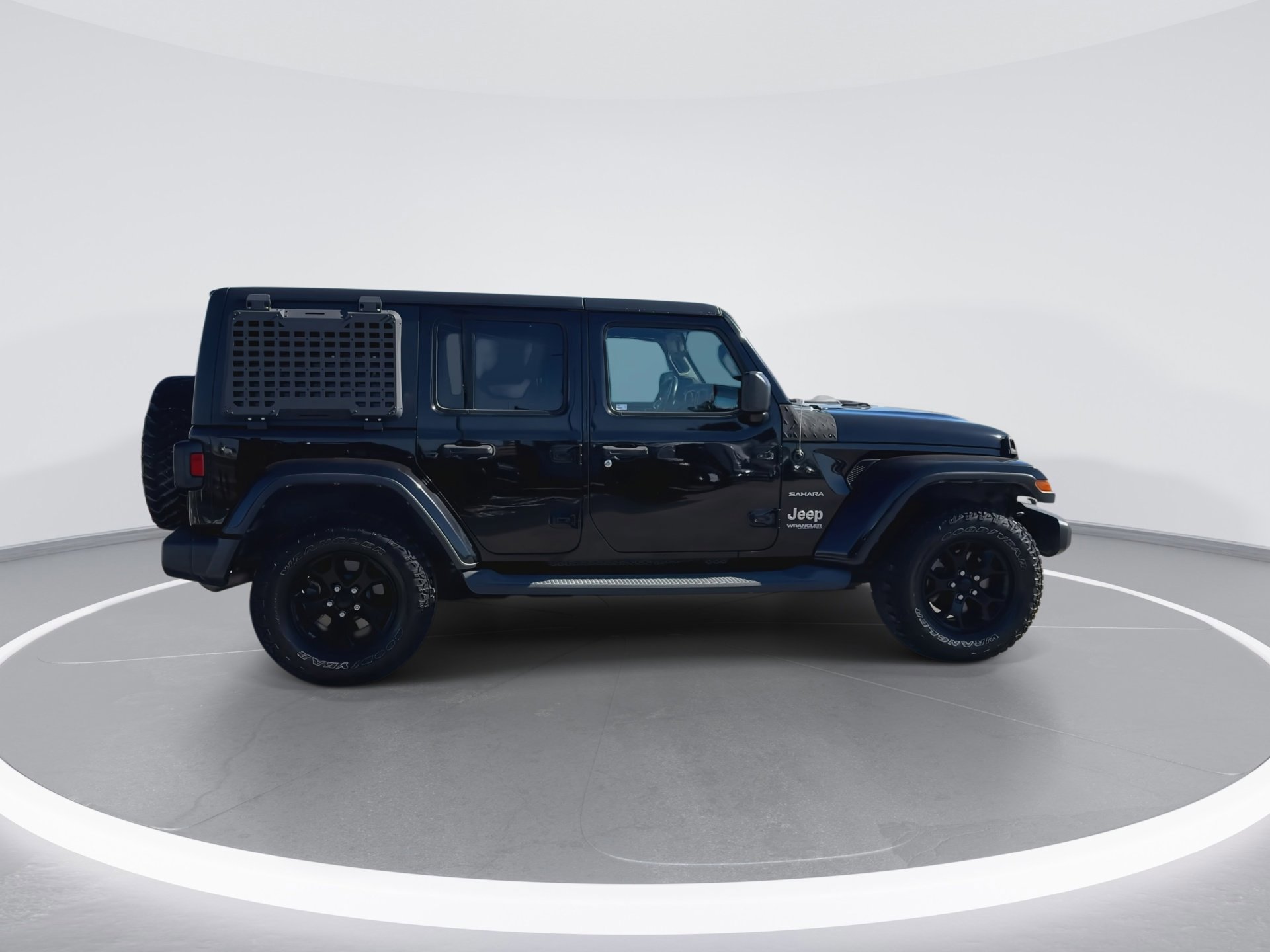 Used 2019 Jeep Wrangler Unlimited Sahara image 3
