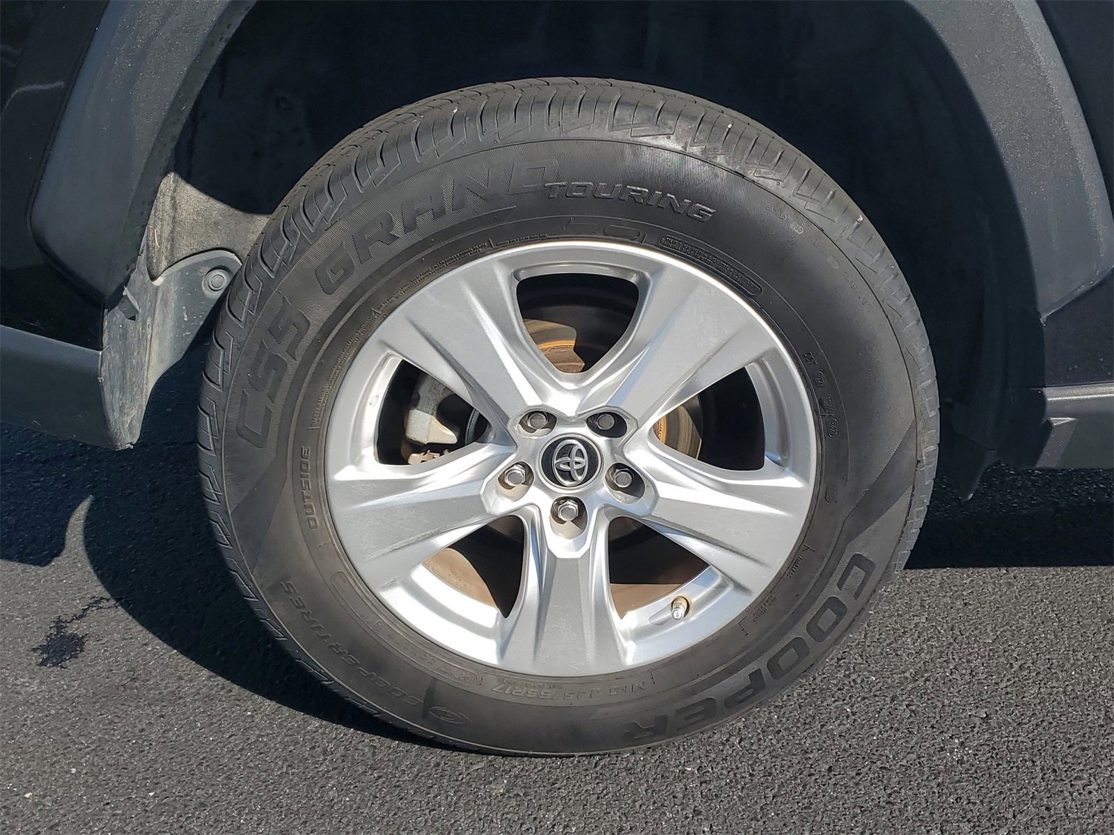 Used 2019 Toyota RAV4 XLE image 5