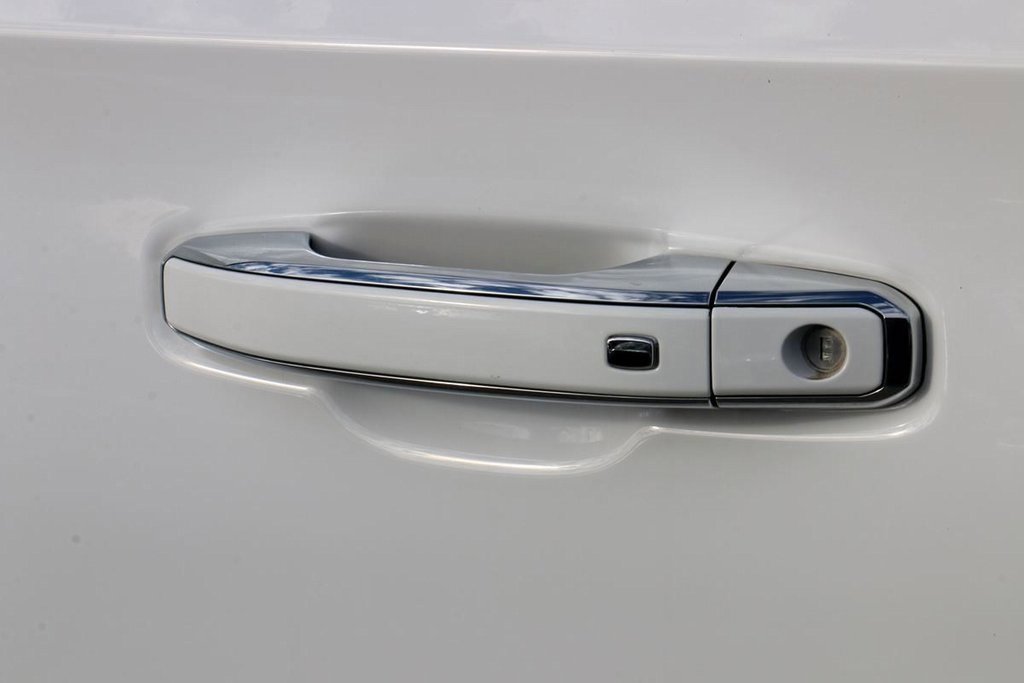 Used 2024 GMC Yukon SLT image 13