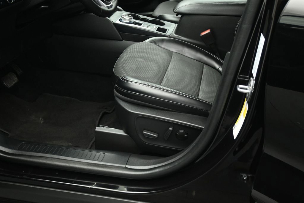 Certified 2023 Ford Escape SE FWD image 9