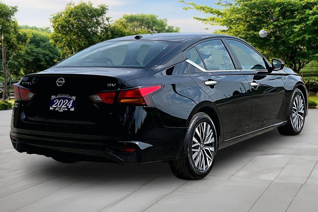 Used 2024 Nissan Altima 2.5 SV FWD image 12