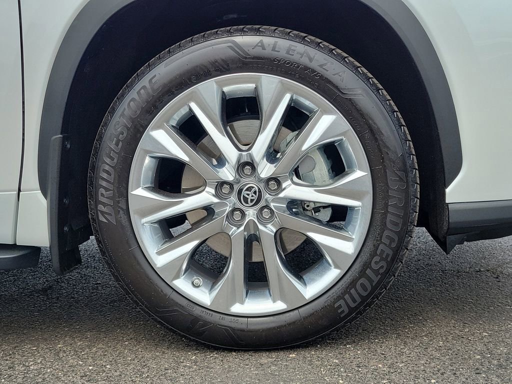 Used 2024 Toyota Highlander Limited AWD/4WD image 9