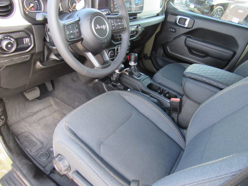Used 2025 Jeep Wrangler Unlimited Sport AWD/4WD image 14
