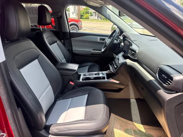 Certified 2024 Ford Explorer XLT w/ Equipment Group 202A AWD/4WD image 31