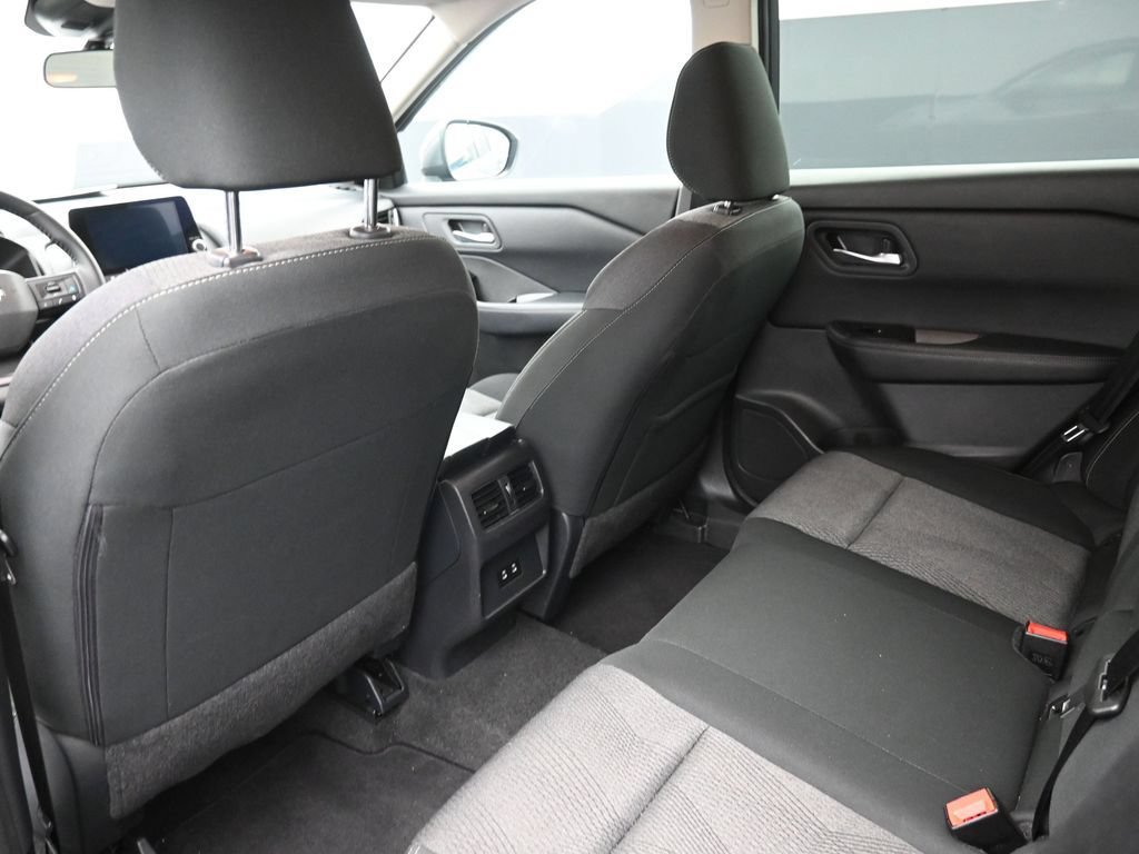 Used 2025 Nissan Rogue SV AWD/4WD image 25