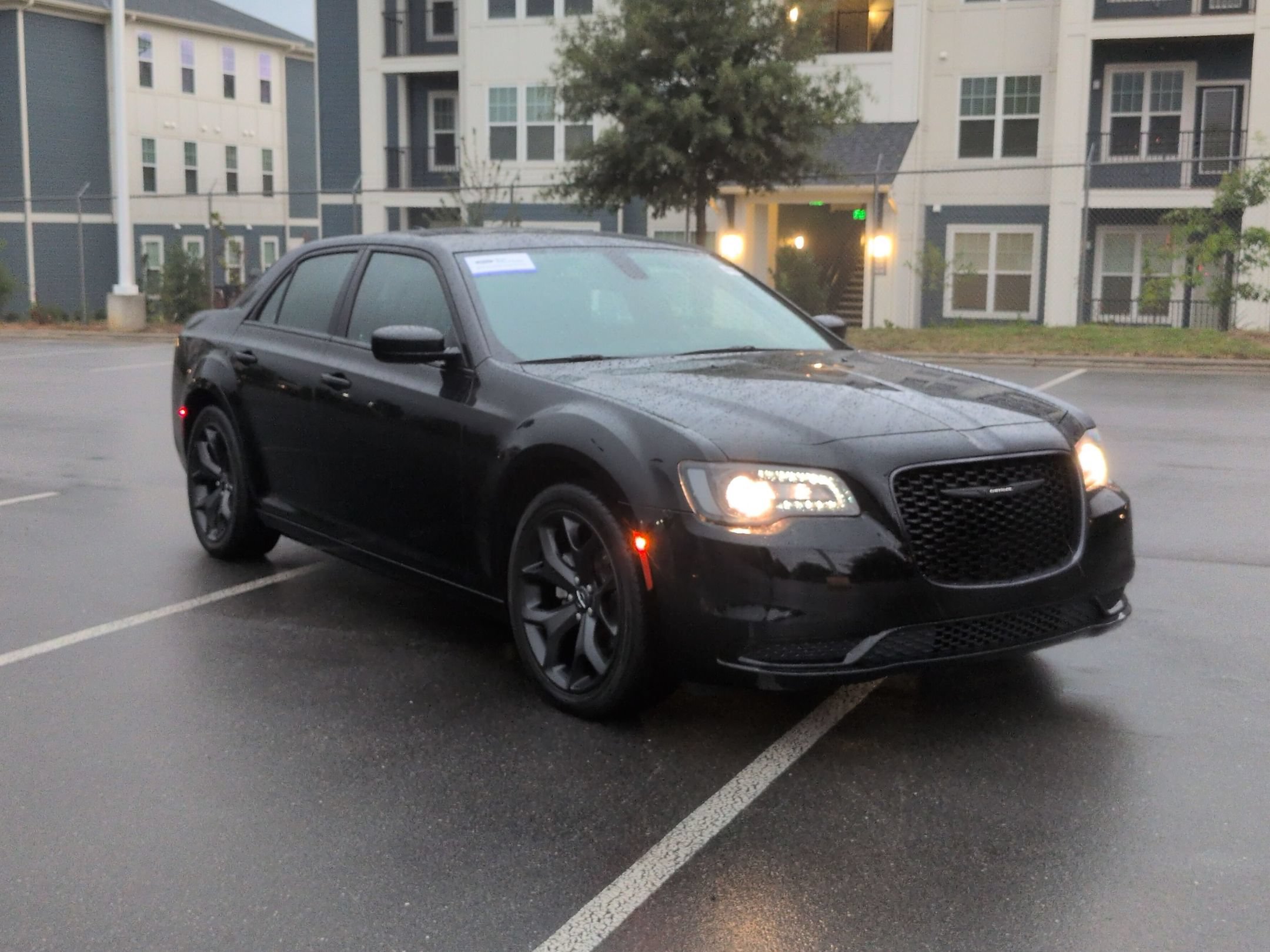 Used 2022 Chrysler 300 Touring w/ Sport Appearance Package RWD image 2