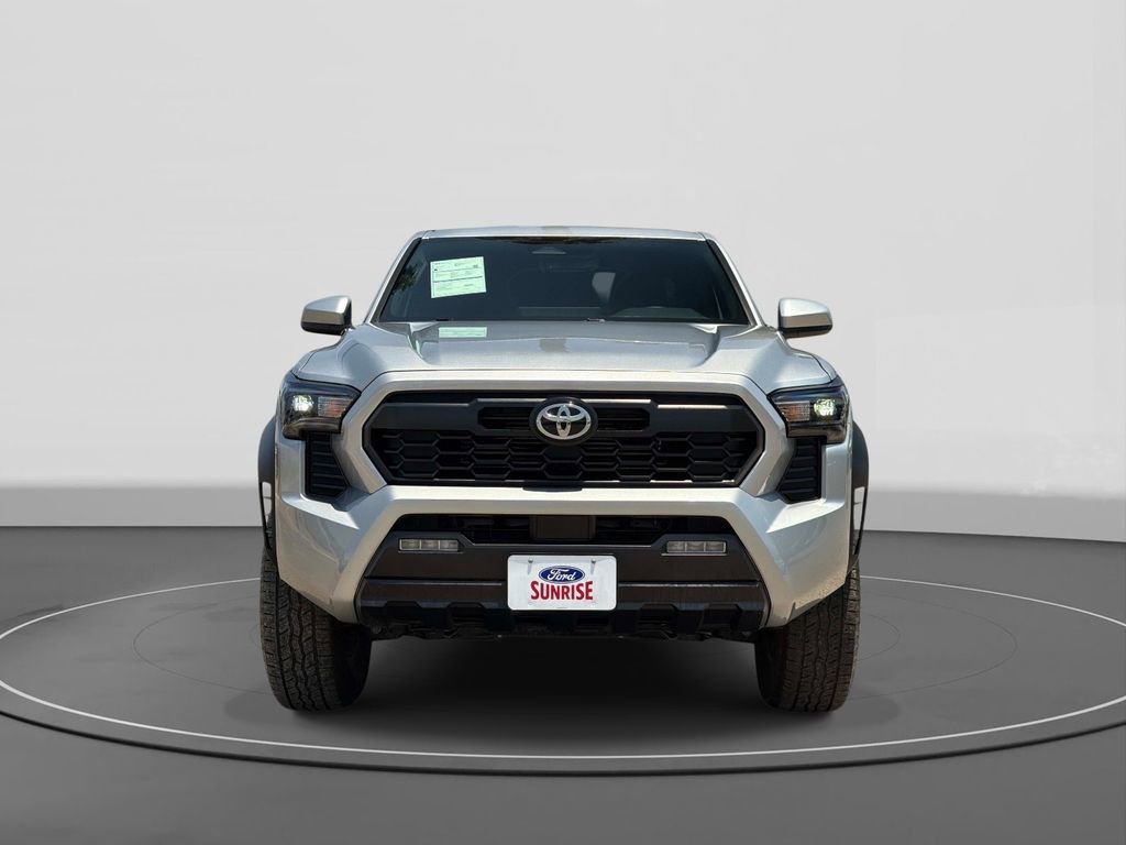 Used 2025 Toyota Tacoma TRD Off-Road AWD/4WD image 3