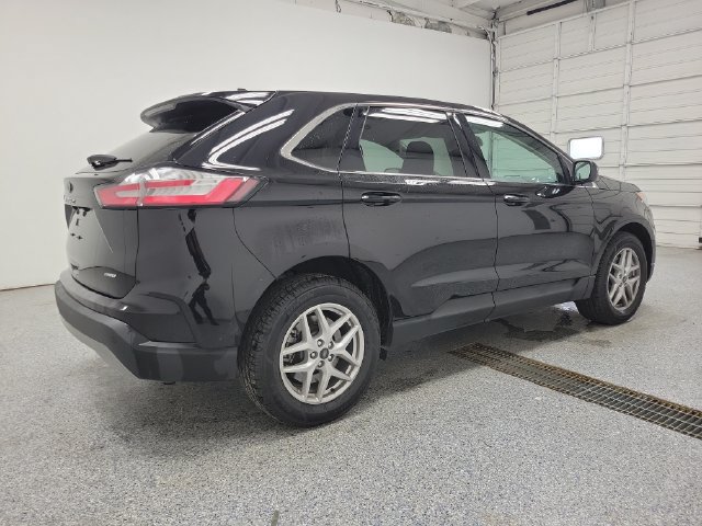Certified 2024 Ford Edge SEL w/ Convenience Package AWD/4WD image 3