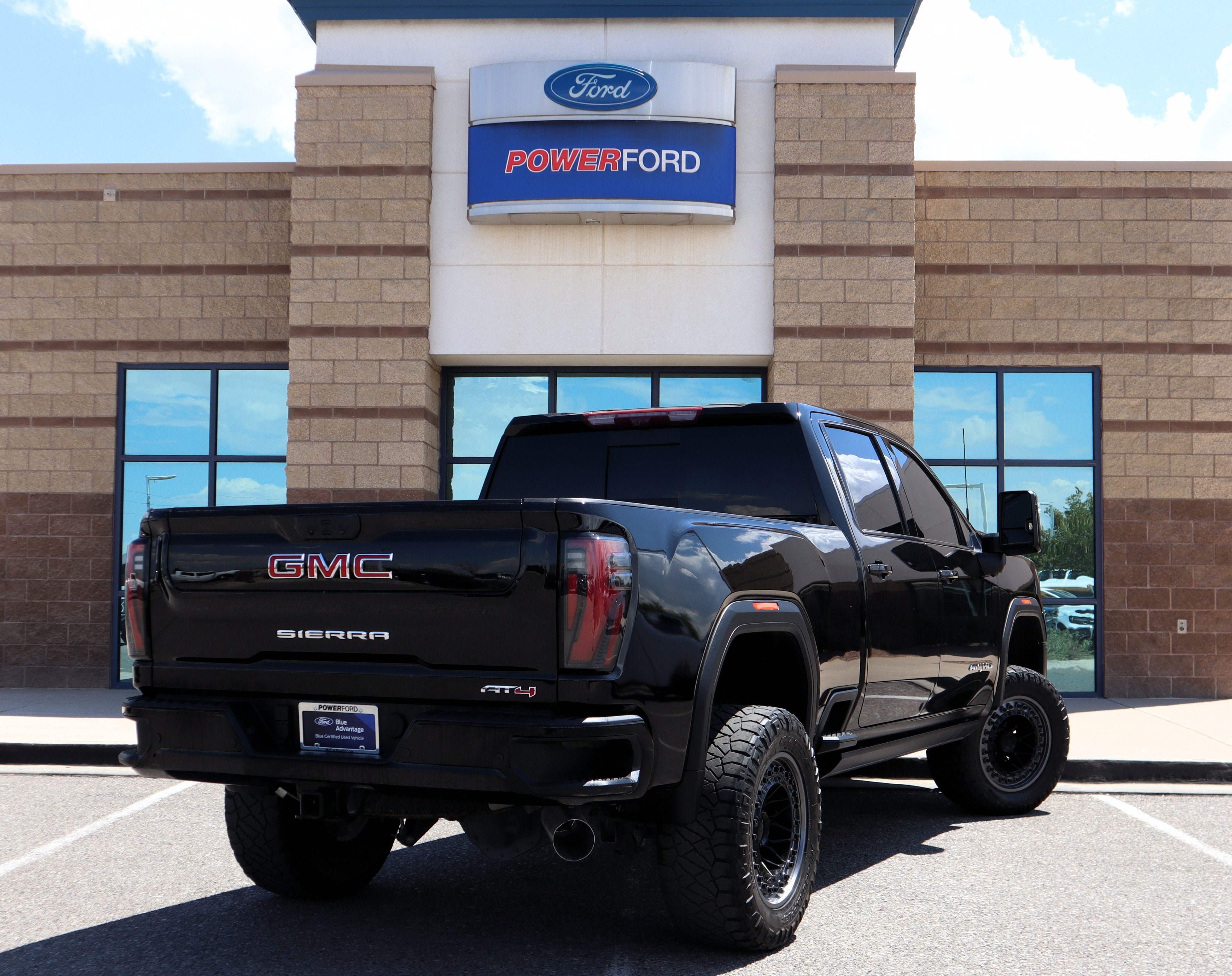 Used 2024 GMC Sierra 2500 AT4 w/ AT4 Premium Plus Package AWD/4WD image 6