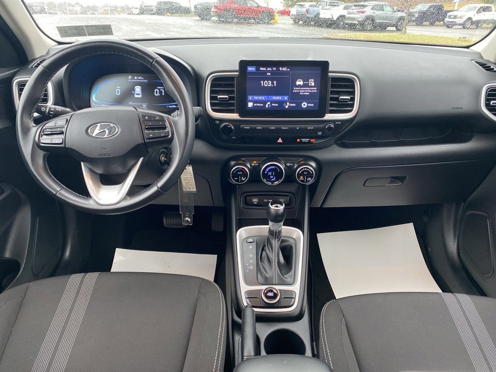 Used 2023 Hyundai Venue SEL image 19
