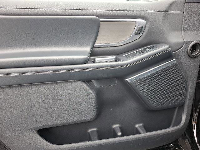 Certified 2025 Ford Expedition Max Platinum image 10