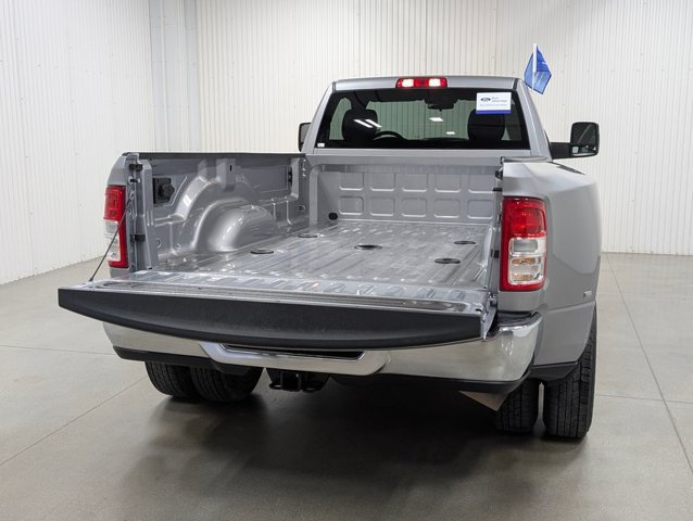 Used 2024 RAM 3500 Tradesman w/ Chrome Appearance Group AWD/4WD image 18