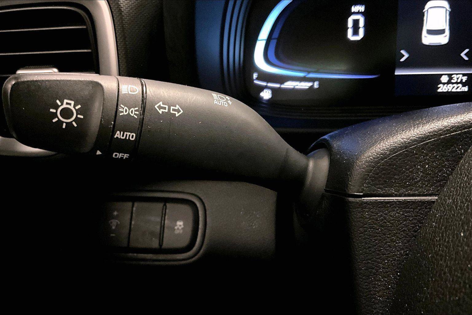 Used 2024 Hyundai Venue SEL image 30