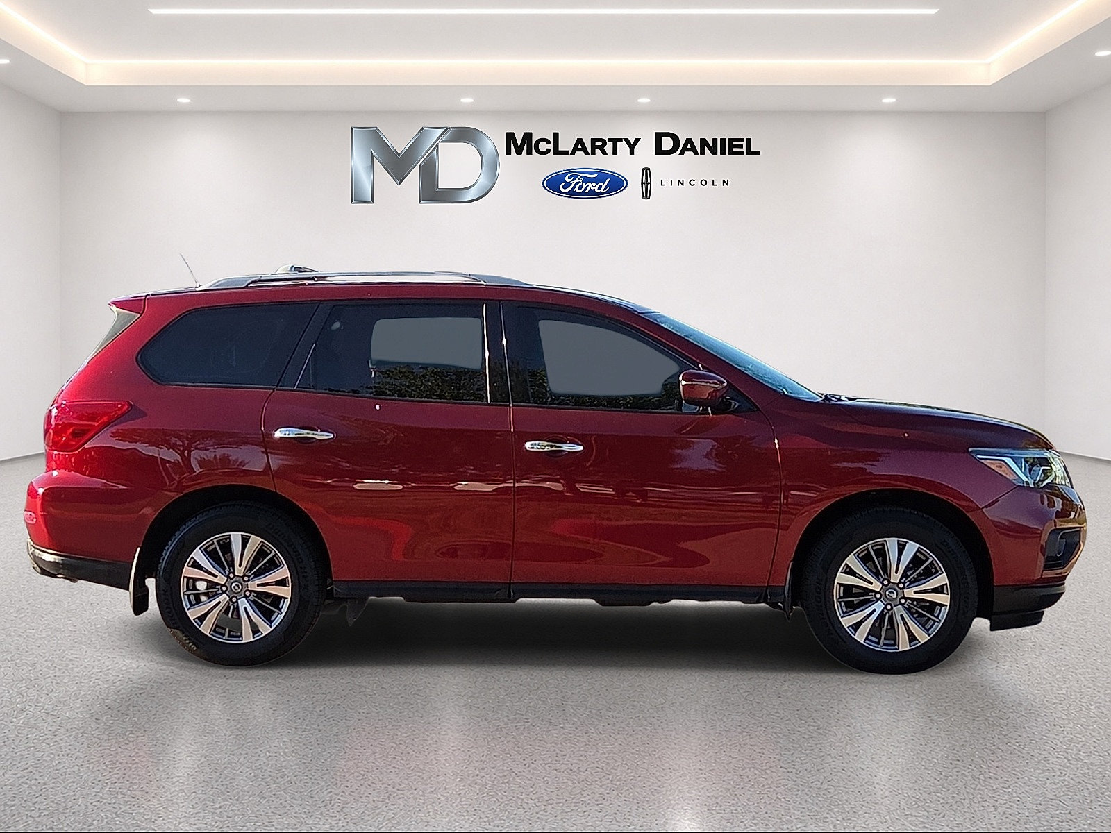 Used 2018 Nissan Pathfinder S FWD image 6