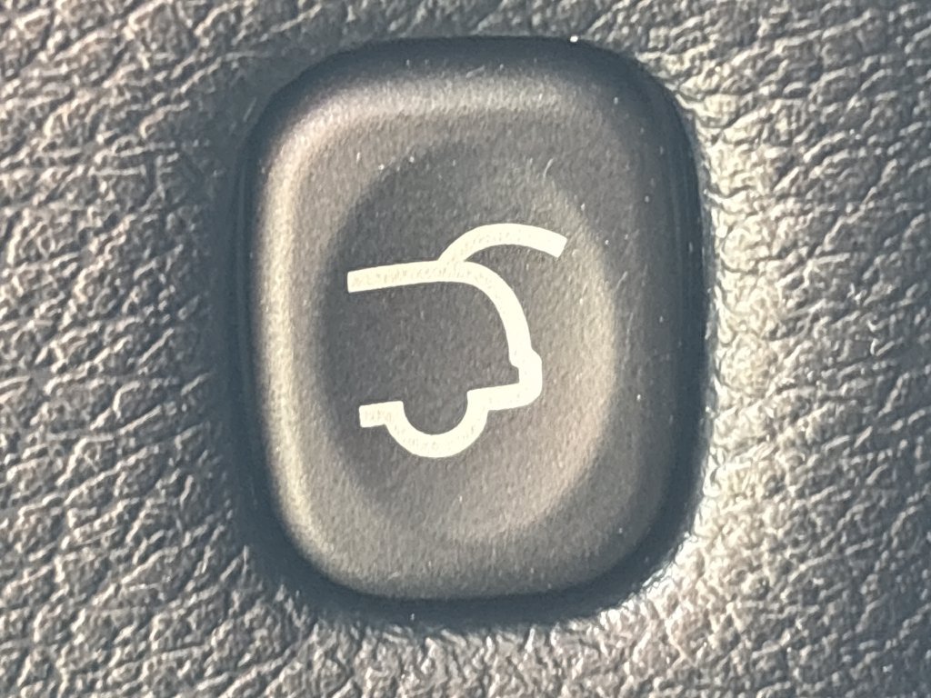 Used 2019 Jeep Grand Cherokee Altitude AWD/4WD image 24