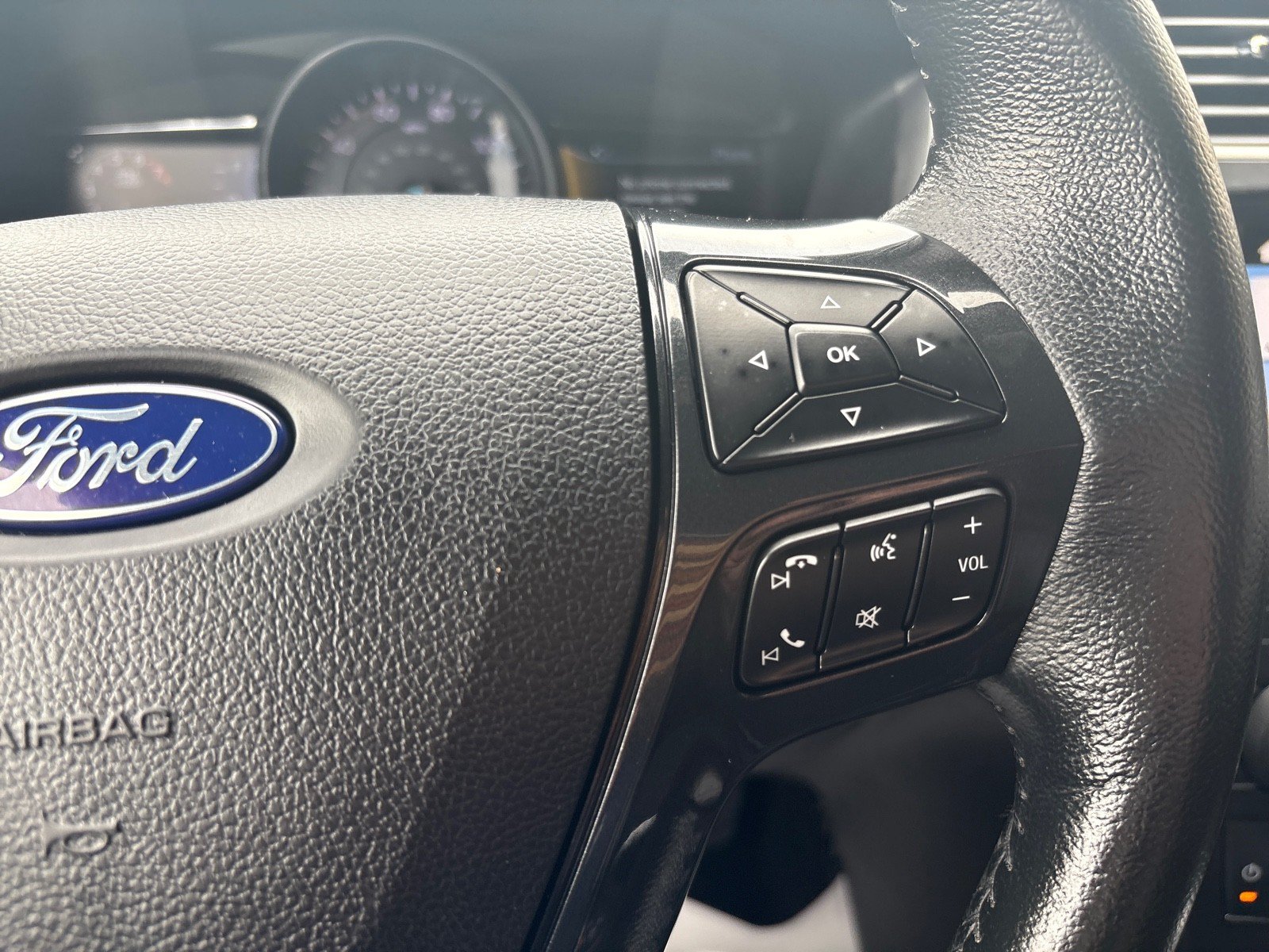 Certified 2019 Ford Explorer XLT w/ XLT Sport Appearance Package AWD/4WD image 14