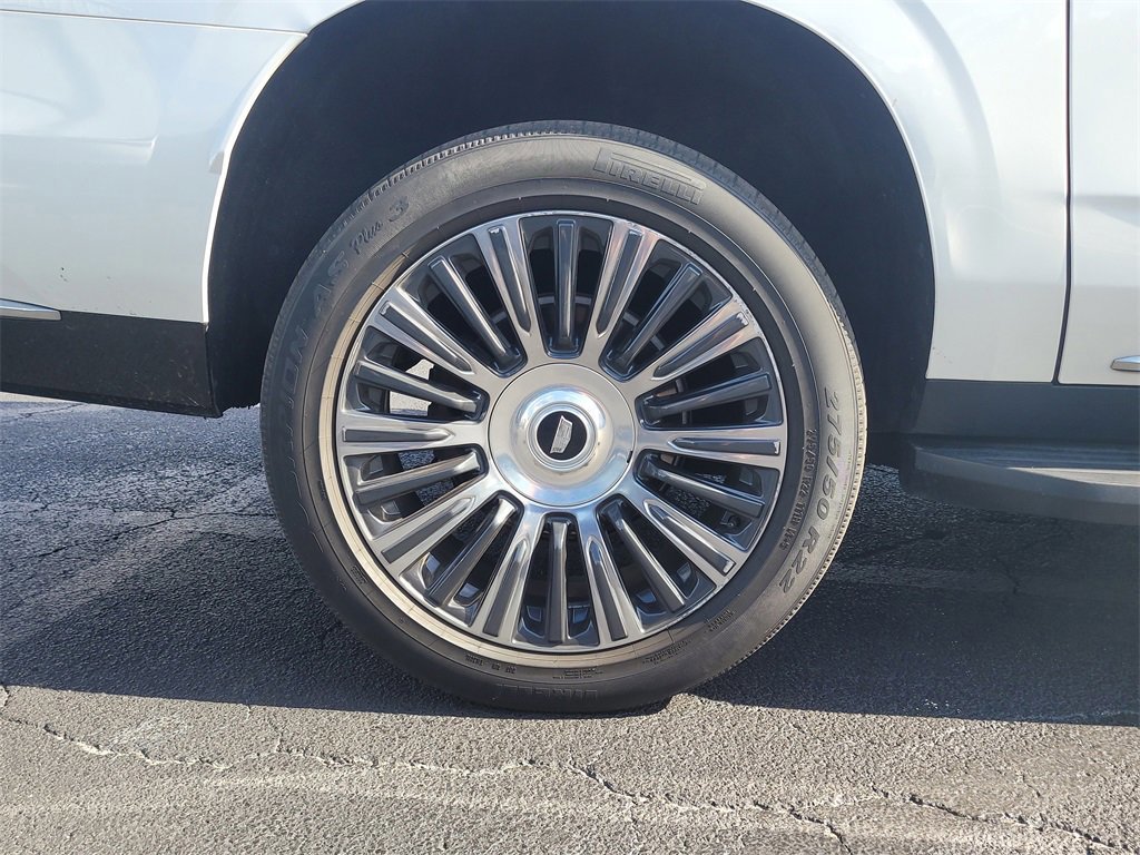 Used 2022 Cadillac Escalade ESV Premium Luxury image 4