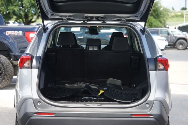 Used 2020 Toyota RAV4 XLE FWD image 31