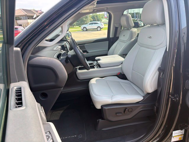 Certified 2025 Ford Expedition Platinum AWD/4WD image 9