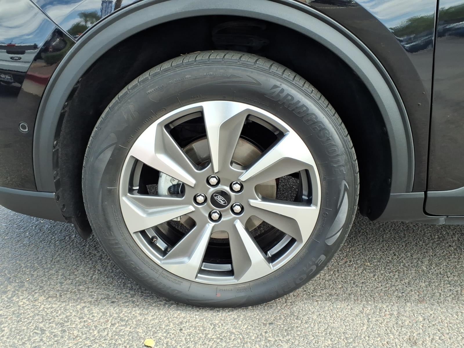 Certified 2023 Ford Escape Platinum w/ Premium Technology Package AWD/4WD image 9
