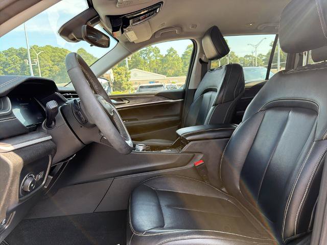 Used 2023 Jeep Grand Cherokee Limited w/ Black Appearance Package AWD/4WD image 10